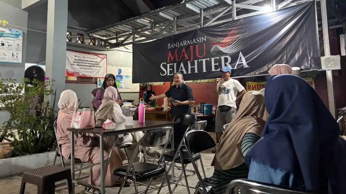 ADA GERAKAN: Angkringan di halaman Kantor Kelurahan Pekauman, Banjarmasin Selatan sebagai unit usaha dari program KMP. (Zulvan Rahmatan/Radar Banjarmasin)
