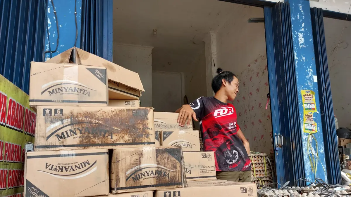 Dinas Perdagangan HST tegaskan pedagang harus jual minyak goreng subsidi sesuai HET. (Jamaluddin/Radar Banjarmasin).
