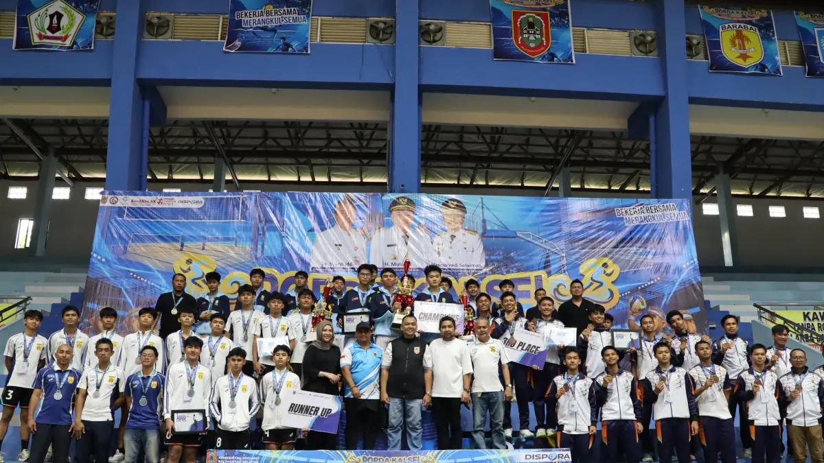 MERAYAKAN: Tim basket putra Kota Banjarmasin merayakan gelar juara POPDA Kalimantan Selatan 2026.