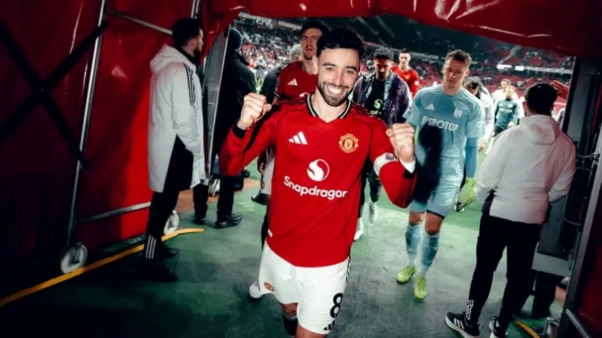 TERBAIK: Kapten sekaligus gelandang Manchester United, Bruno Fernandes jadi Pemain Terbaik Liga Inggris 2025/2026.
(MANCHESTER UNITED)&nbsp;