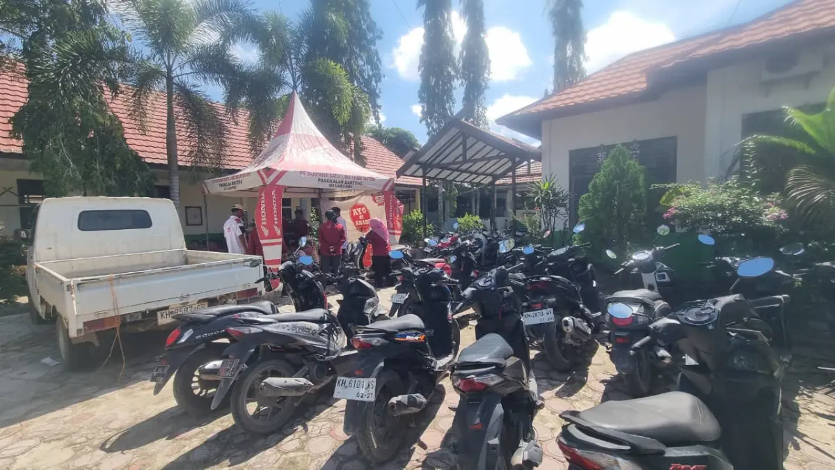 SERVIS : Trio Motor lakukan layanan servis langsung ke sekolah.