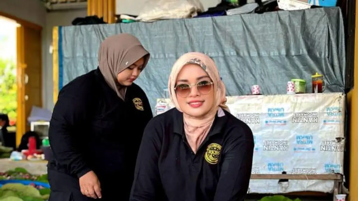 TANPA PLASTIK: Siska Monalisa saat meninjau langsung proses kurban di Idul adha 1447 H di Liang Anggang, Kamis (28/5/2026).(Foto: Siska Monalisa)&nbsp;