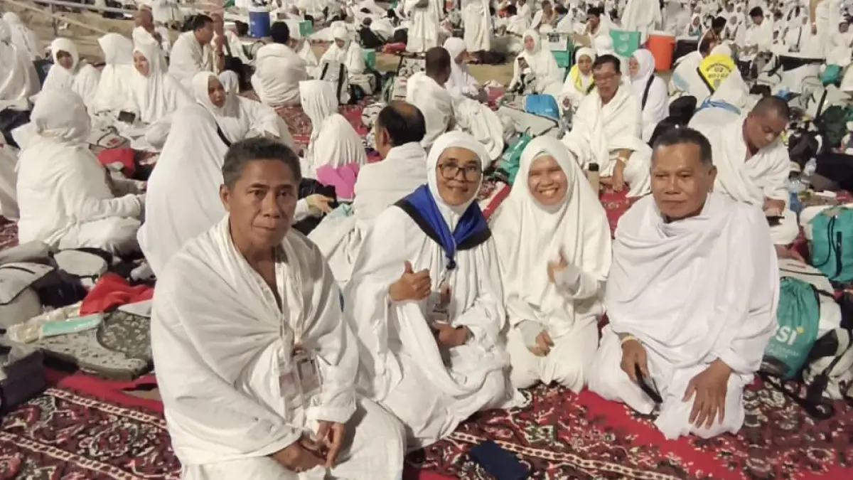 BAHAGIA: Jemaah BDJ 02 sedang mabit di Muzdalifah malam Rabu 10 Zulhijah 1447 H.
