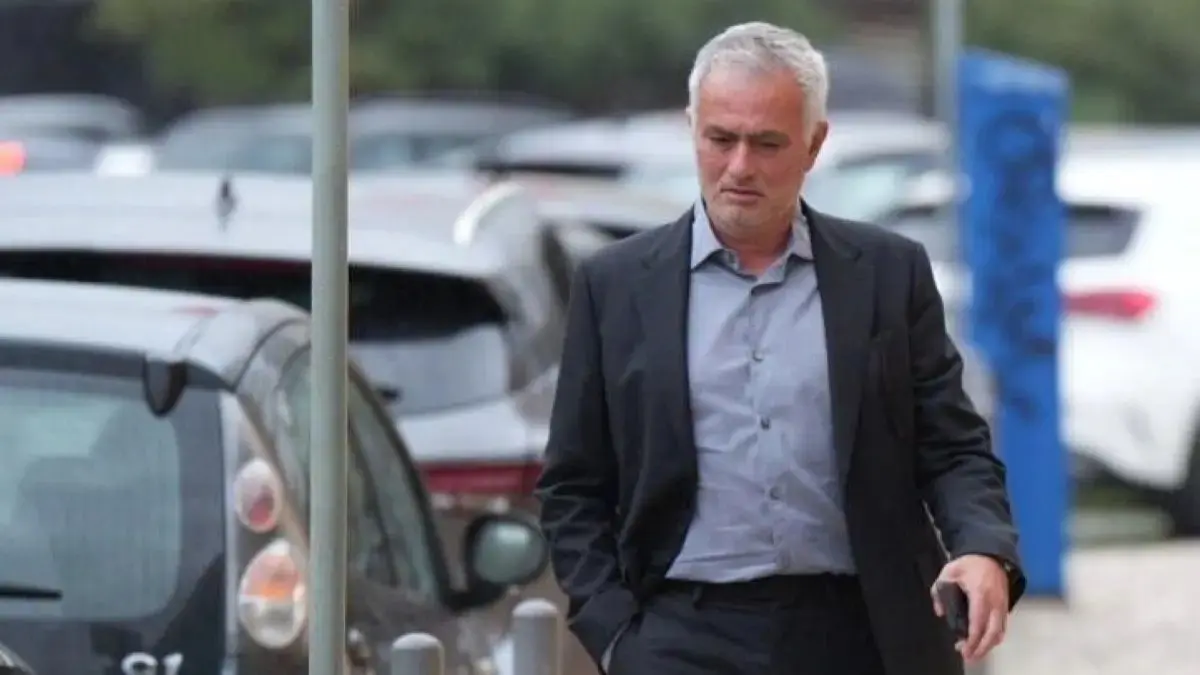 BERENCANA: Jose Mourinho dikabarkan berencana mendatangkan Rodri, Gvardiol, dan Silva ke Real Madrid.&nbsp;