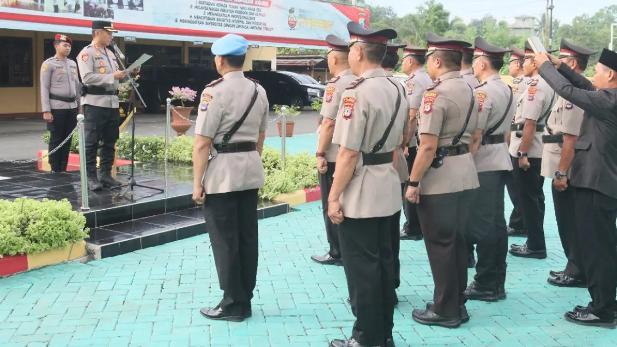 LANTIK: Kapolres HSS AKBP Awaludin Syam lantik para pejabat baru di lingkungan Polres Hulu Sungai Selatan.