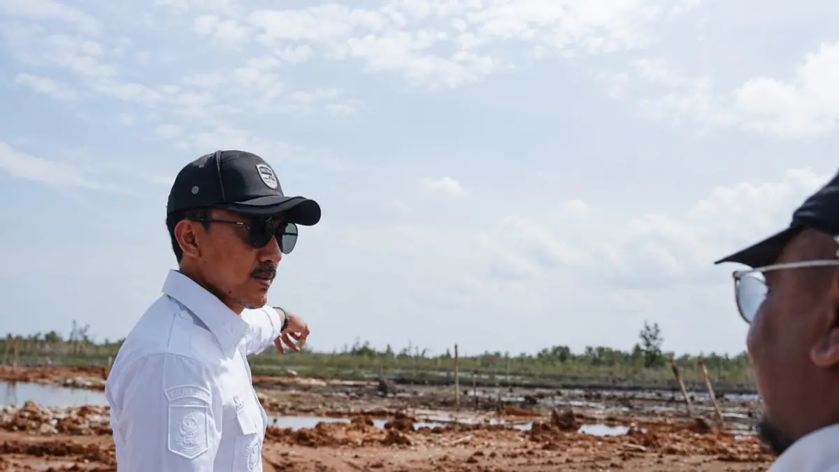 JADI ATENSI: Bupati Banjar, Saidi Mansyur meninjau lokasi pembangunan RS Tipe D di Kecamatan Gambut. (PROKOPIM BANJAR)