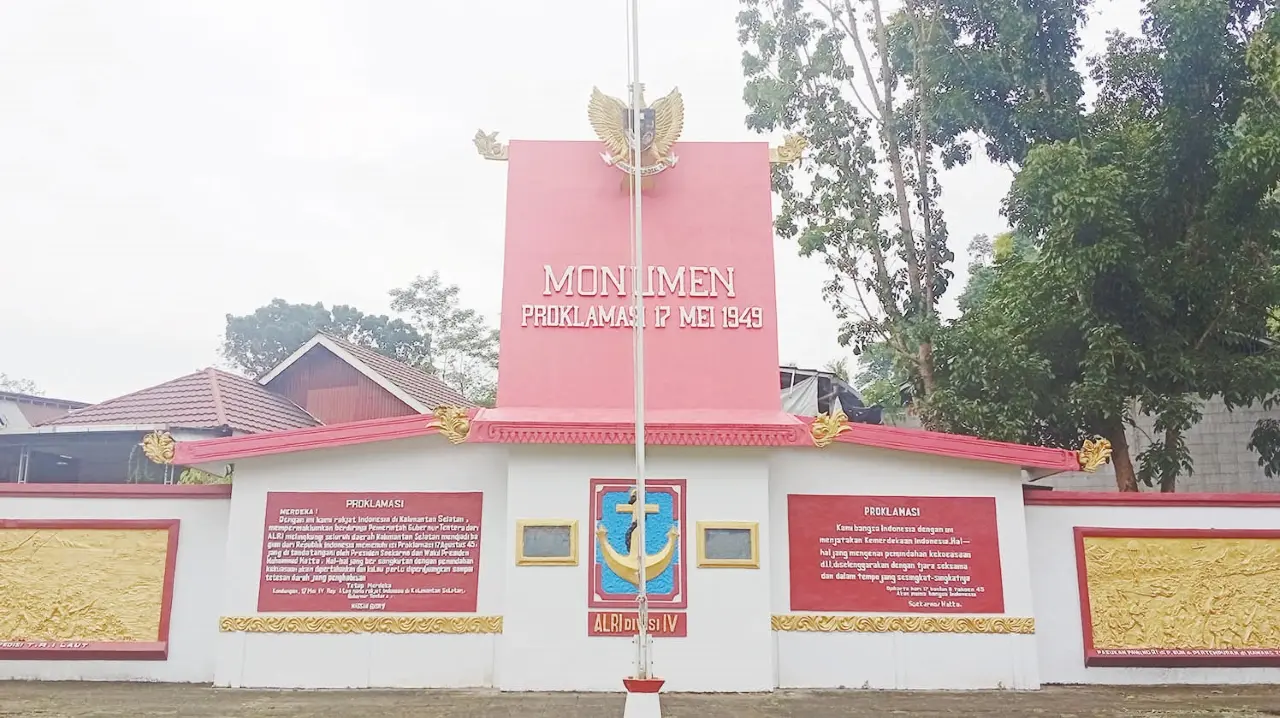 TEMPAT PEMBACAAN ULANG: Monumen Proklamasi 17 Mei 1949 Dusun Mandapai, Desa Batu Bini, Kecamatan Padang Batung. (Foto: M. Padil Ihsan/Radar Banjarmasin)