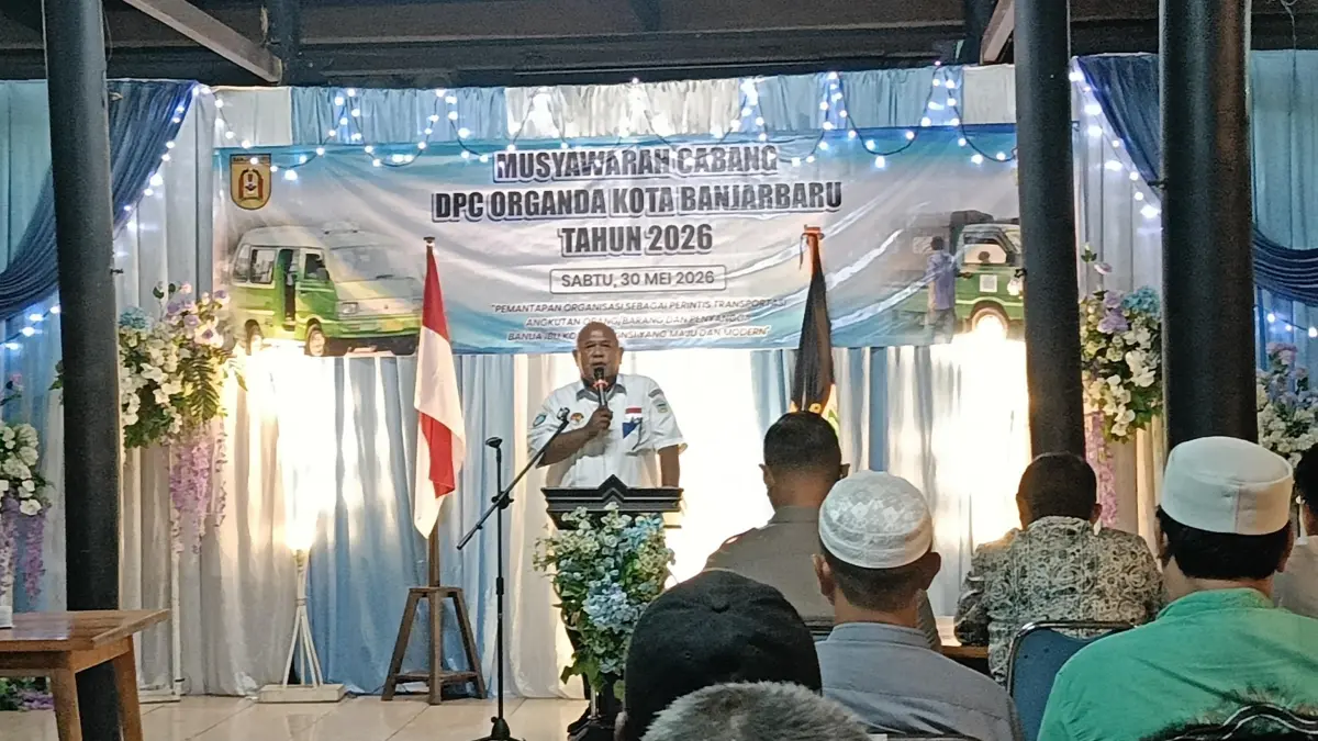 Ketua DPC organda Banjarbaru Helvyn Girsang saat menyampaikan rencana peremajaan armada (Sheilla Farazela/Radar Banjarmasin)