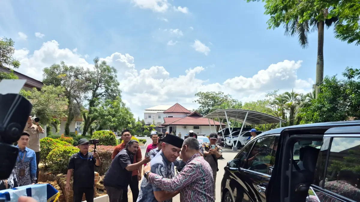 KUNKER : Bupati Tala H Rahmat Trianto saat menyambut kedatangan Wamen ATR/BPN Ossy Dermawan di Kabupaten Tala, Minggu (31/5/2026). (Foto : Norsalim Yahya/Radar Banjarmasin)