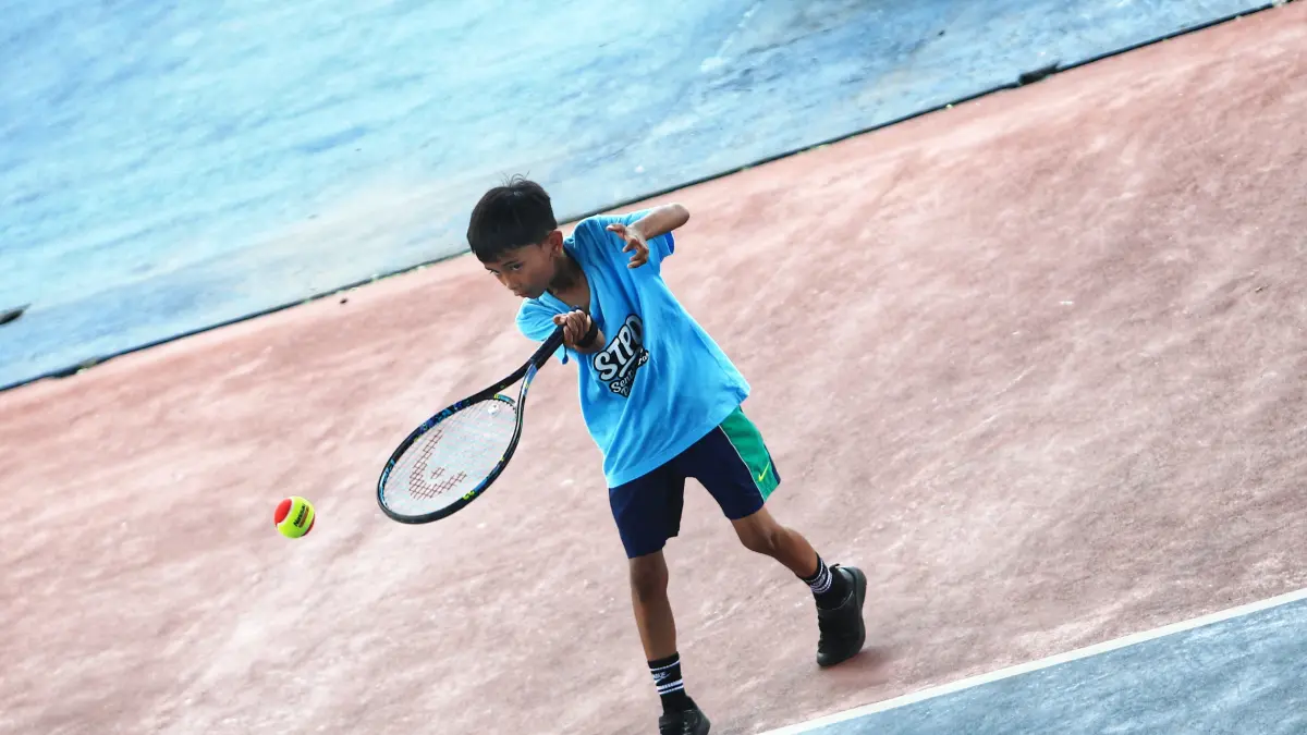 Para peserta muda Kejuaraan Tenis Lapangan Wali Kota Cup Banjarmasin 2026 bertanding di Lapangan Tenis Dharma Praja, Banjarmasin. (M Idris Jian Sidik)