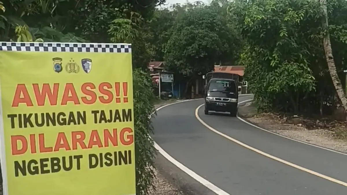 RAWAN LAKA LANTAS : Jalan penghubung Tanjung Kelua yang rawan kecelakaan.

(Foto &nbsp;: Ibnu Dwi Wahyudi/Radar Banjarmasin)