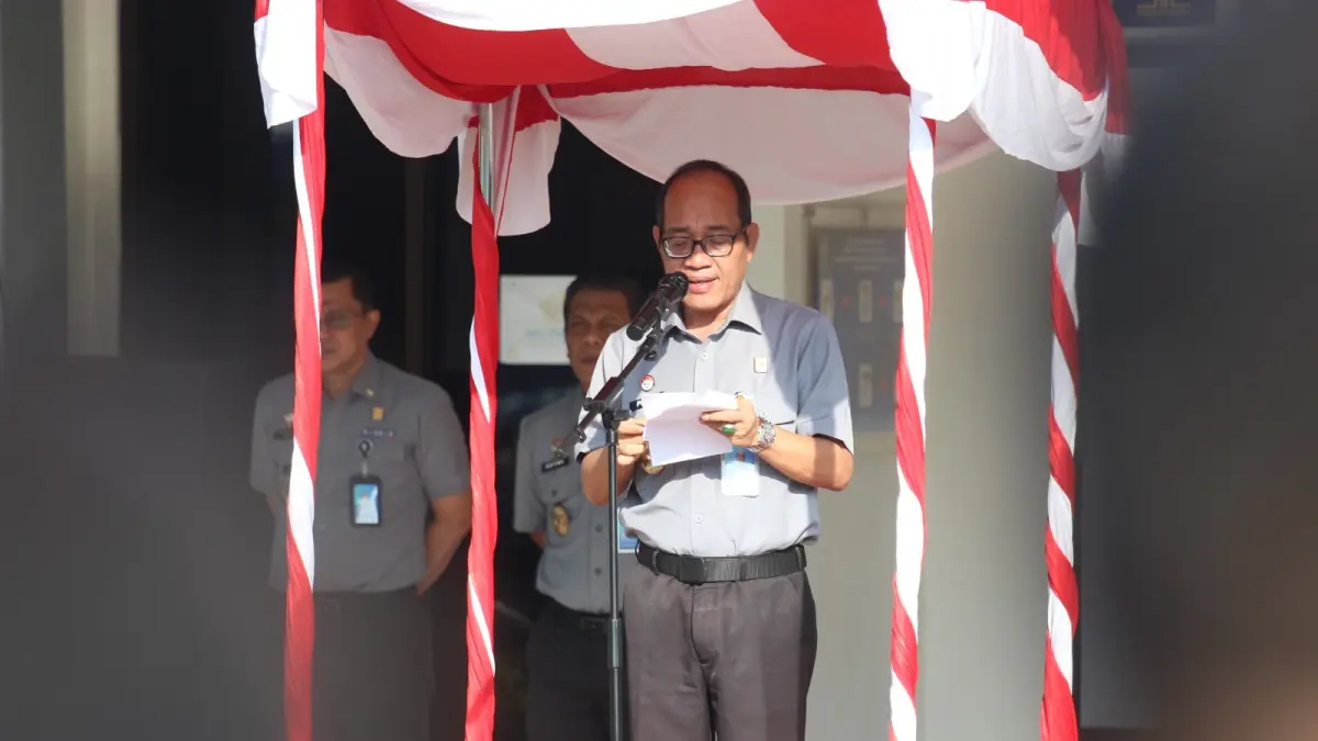 AMANAT: Kepala Kanwil Kemenkum Kalsel, Alex Cosmas Pinem memberikan arahan dalam apel peringatan Hari Kesaktian Pancasila di Halaman Kanwil Kemenkum Kalsel di Banjarmasin, Senin (1/6/2026).(Foto: Humas Kanwil Kemenkum Kalsel) 