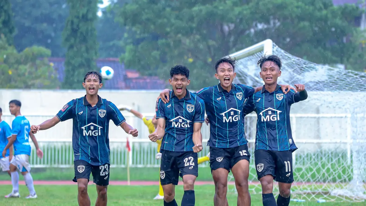 MERAYAKAN: Para pemain Persemar Martapura merayakan kemenangan 2-0 atas Paya Bakung United dalam laga perdana Grup B Liga 4 Nasional 2026 di Stadion Purnawarman Purwakarta. (dok Persemar)