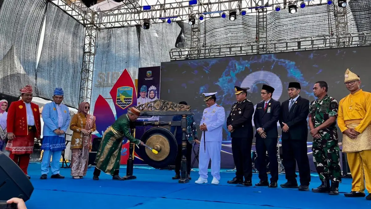 PEMBUKAAN: Saat berlangsungnya pembukaan Saijaan Expo 2026 di Siring Laut Kotabaru. (Foto: Prokopim Setda Kotabaru)&nbsp;