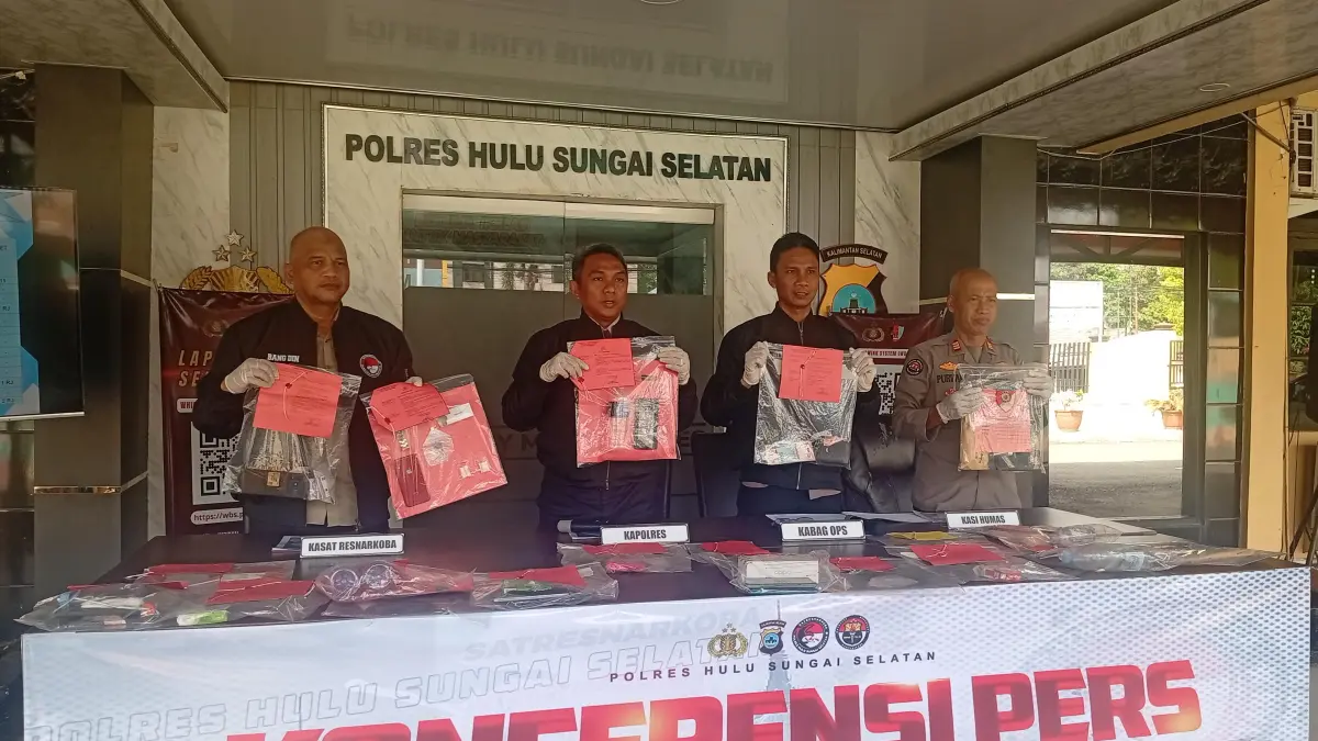 BARANG BUKTI: Jajaran Polres HSS tunjukkan barang bukti hasil Operasi Antik Intan 2026 pada Konferensi Pers Selasa (2/6/2026). (Foto: M. Padil Ihsan/Radar Banjarmasin)&nbsp;