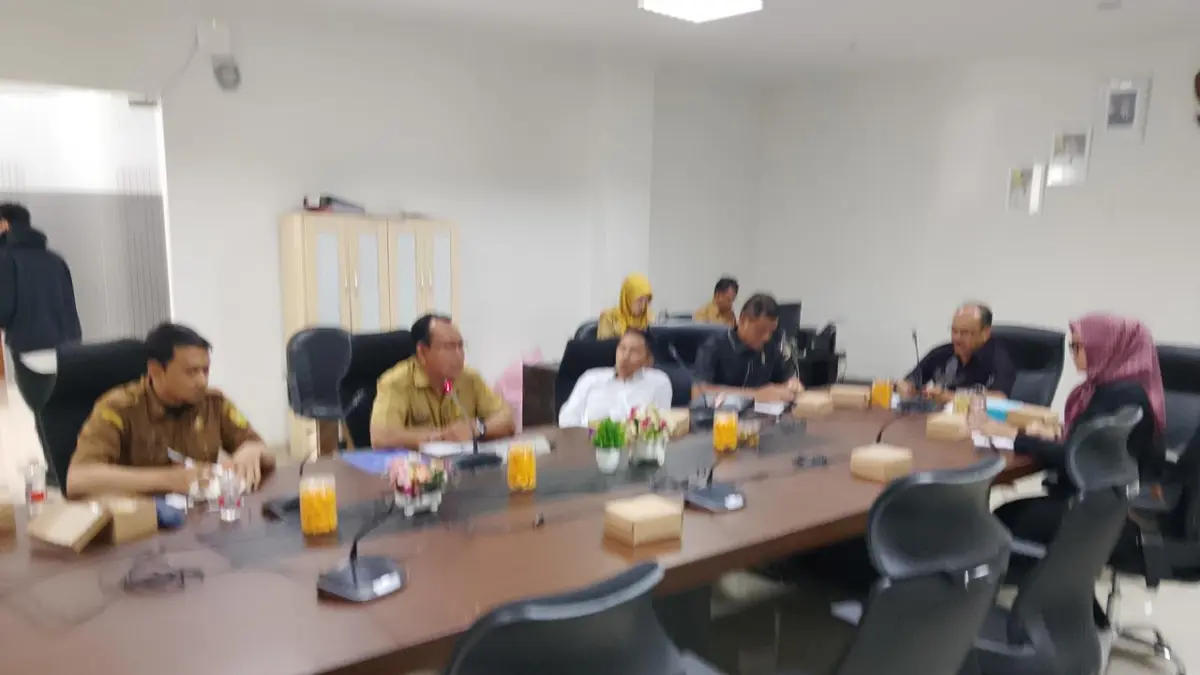 RAPAT: Pertemuan Ketua Komisi I DPRD Kota Banjarmasin Aliansyah dengan Kabag Pemerintahan Pemko Banjarmasin, Selasa (2/6/2026).(Foto: Endang Syarifuddin/Radar Banjarmasin)