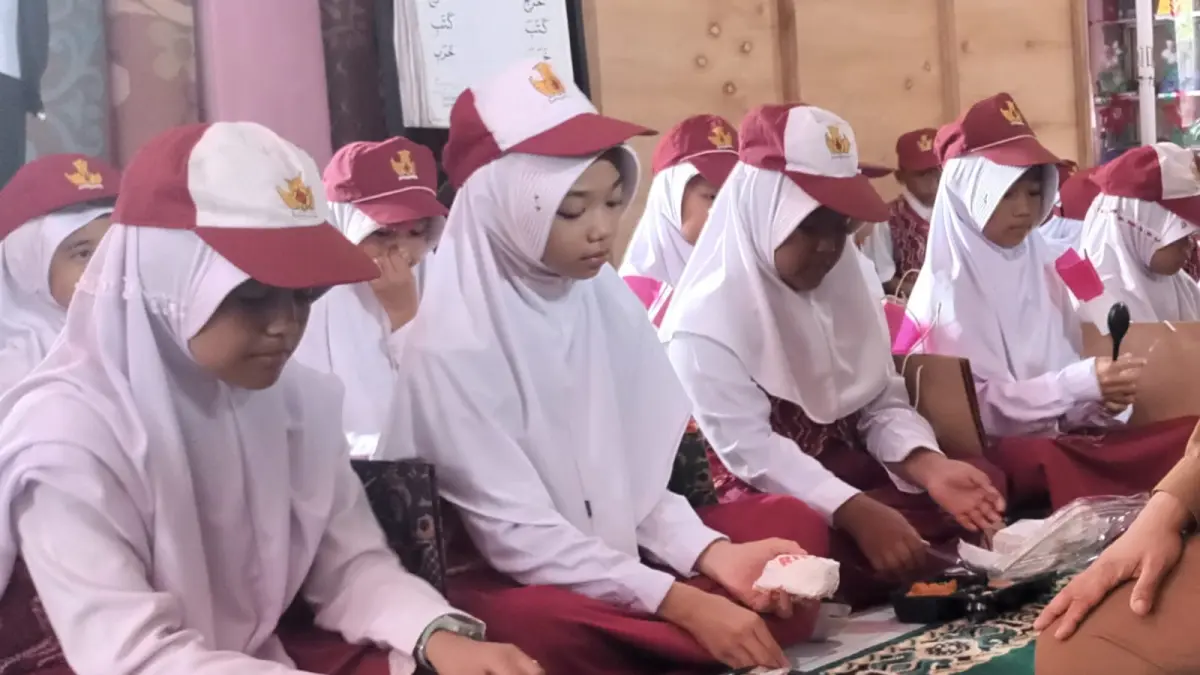 SEKOLAH: Para siswa SD di Tabalong saat beraktivitas di sekolah. (Foto : Ibnu Dwi Wahyudi/Radar Banjarmasin)