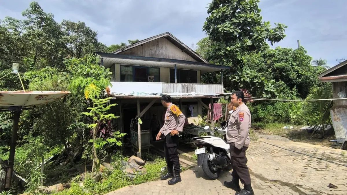 Suasana di lokasi kejadian setelah warga mengamankan seorang pria yang diduga hendak mencuri di sebuah rumah kawasan Kelurahan Paringin Selatan, Selasa (3/6/2026) siang. (M Dirga/ Radar Banjarmasin)