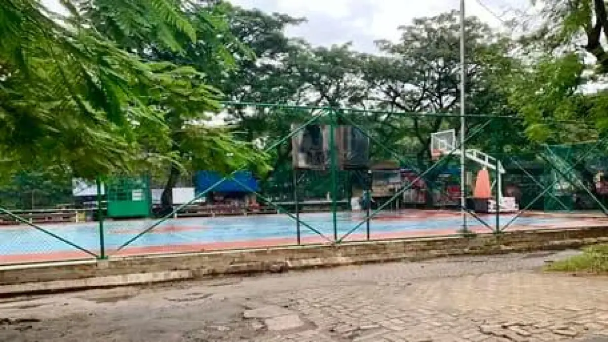 EVALUASI:&nbsp; Disbudporapar Kota Banjarmasin bakal mengevaluasi retribusi fasilitas olahraga. Salah satunya pemberian tarif khusus bagi pelajar agar akses terhadap sarana olahraga semakin terbuka.(Foto: Endang Syarifuddin/Radar Banjarmasin)