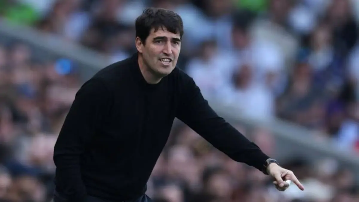 KANDIDAT: Mantan pelatih Bournemouth, Andoni Iraola, disebut bisa kembalikan gaya main heavy metal football ke Liverpool.&nbsp;
(Foto: AFP/ADRIAN DENNIS)