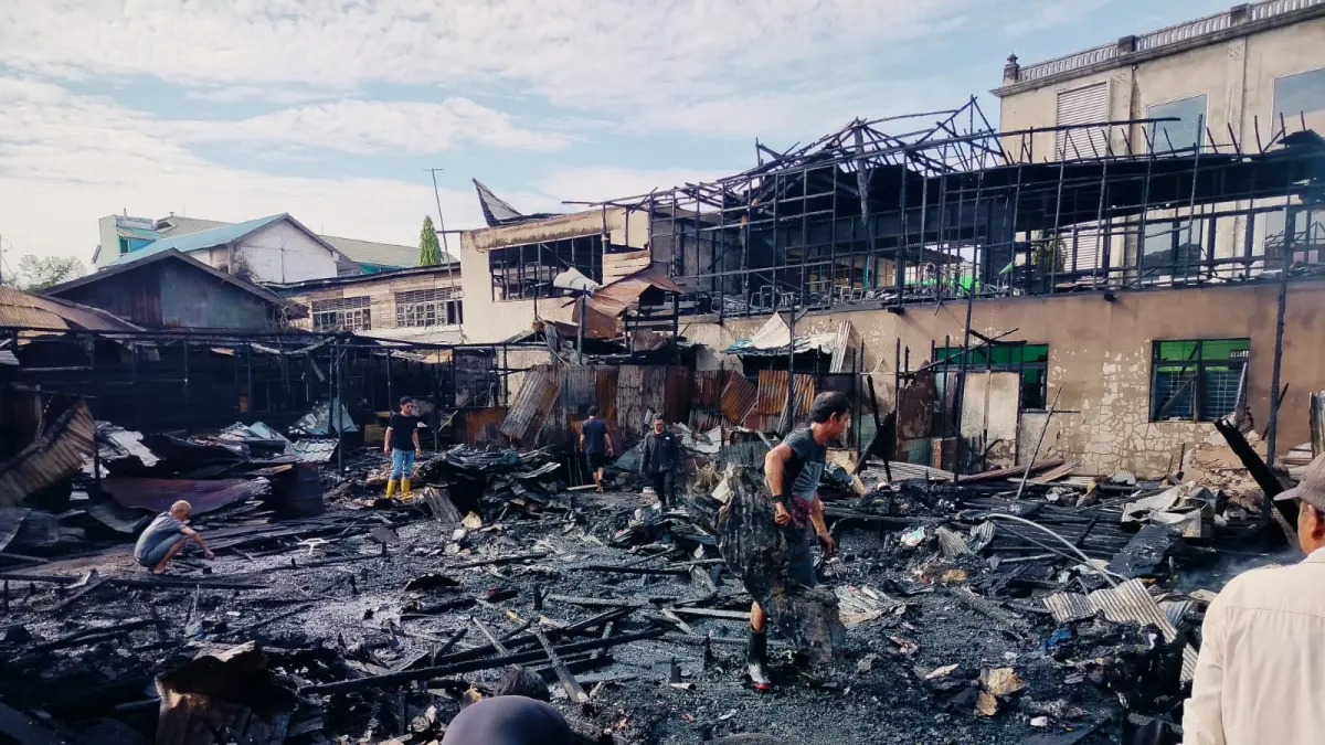 Kondisi rumah warga yang rata dengan tanah usai dilalap api di Gang Kalimantan 1. (Maulana/Radar Banjarmasin)