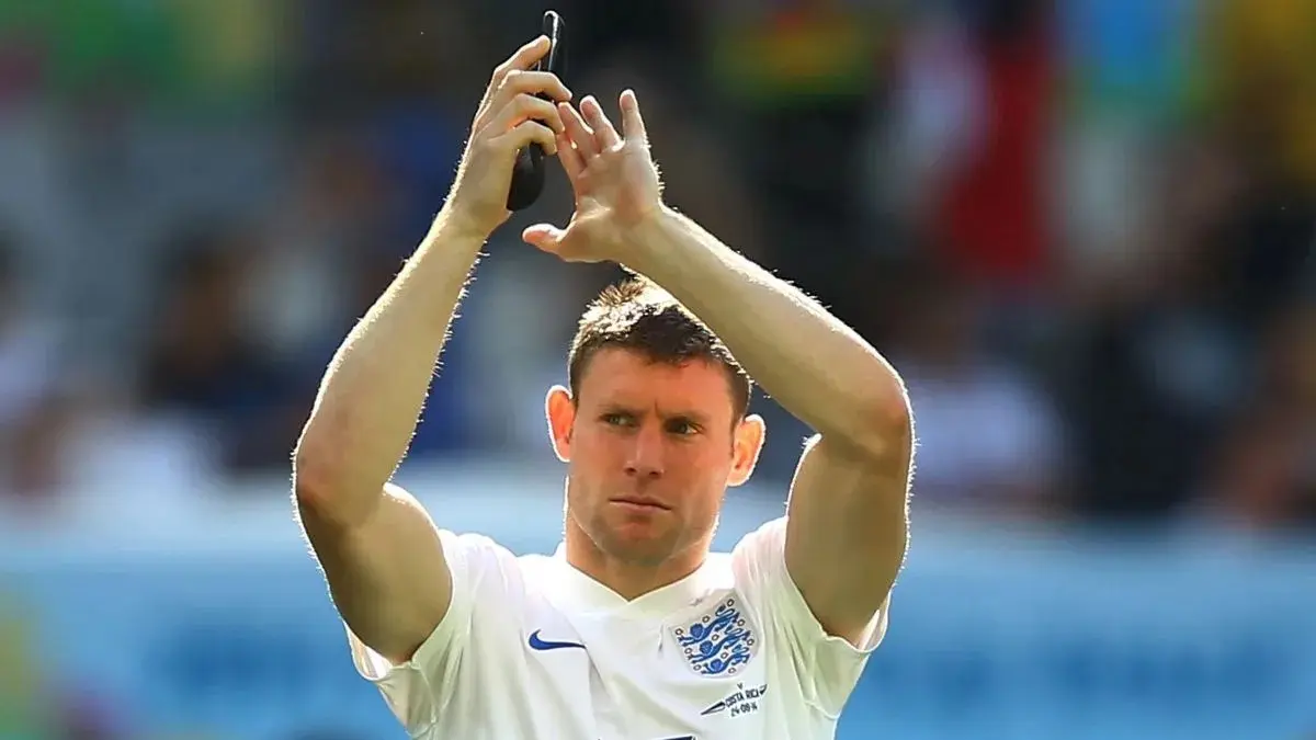 PENSIUN: James Milner memutuskan pensiun dari sepak bola profesional pada Senin (1/6).
(Leedunited.com)&nbsp;
