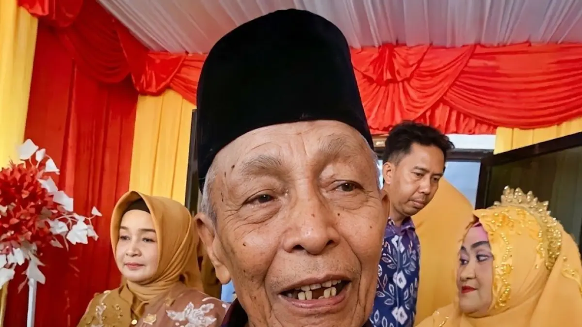 SEMANGAT: Tata M Anwar mantan Bupati Kotabaru 1990-1995 diwawancarai Radar Banjarmasin.
Foto: Jumain/ Radar Banjarmasin.&nbsp;