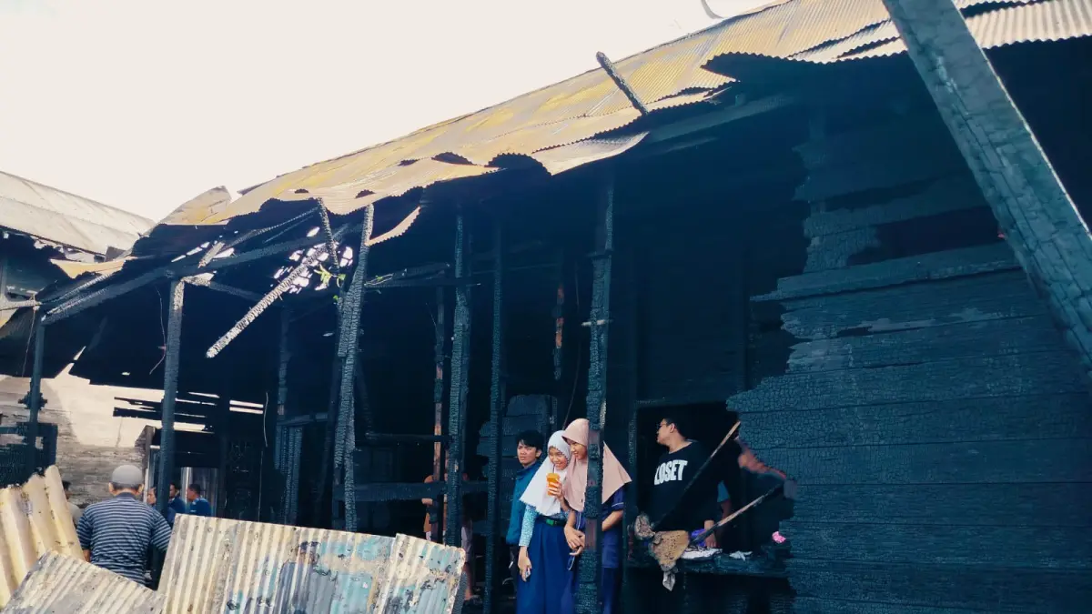 SISAKAN PUING - Kondisi ruang kelas MTs dan MA Muhammadiyah 1 Banjarmasin yang hangus terbakar pascakebakaran hebat di Gang Kalimantan 1.//Maulana