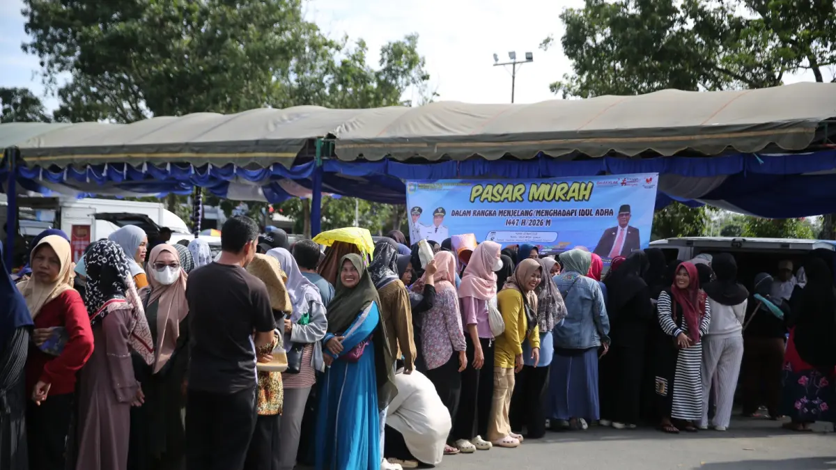 Suasana pasar murah yang digelar Pemkab Tala di halaman Pertasi Kencana pada akhir April 2026 lalu untuk mengendalikan inflasi. (Diskominfostasan untuk Radar Banjarmasin)