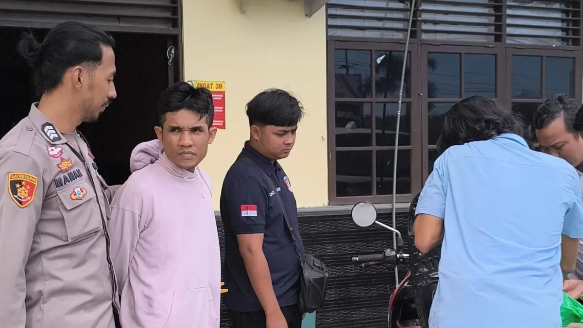 Terduga pelaku percobaan pencurian berinisial SI (32) saat diamankan oleh jajaran Satreskrim di Mapolres Balangan, Selasa (3/6/2026). (M Dirga /Radar Banjarmasin)