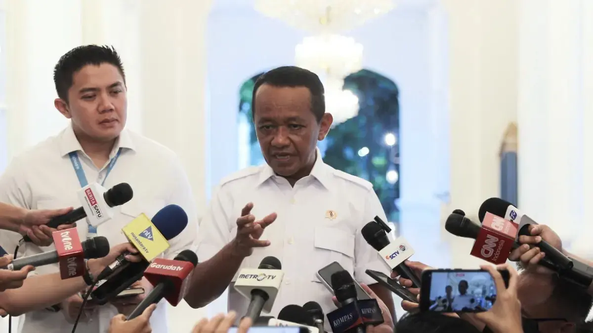 WAWANCARA: Menteri ESDM Bahlil Lahadalia saat doorstop bersama awak media di Jakarta. Lagu Mas Bahlil Ganteng Viral di Medsos. (Istimewa)