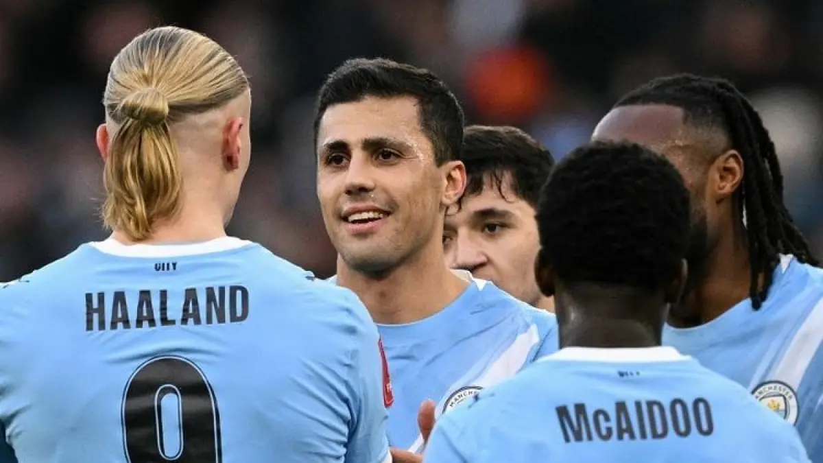 FOKUS: Rodri pilih fokus ke Piala Dunia dan belum ingin membahas soal kabar Real Madrid yang tengah mendekatinya untuk bisa merapat musim depan.
(AFP)&nbsp;
