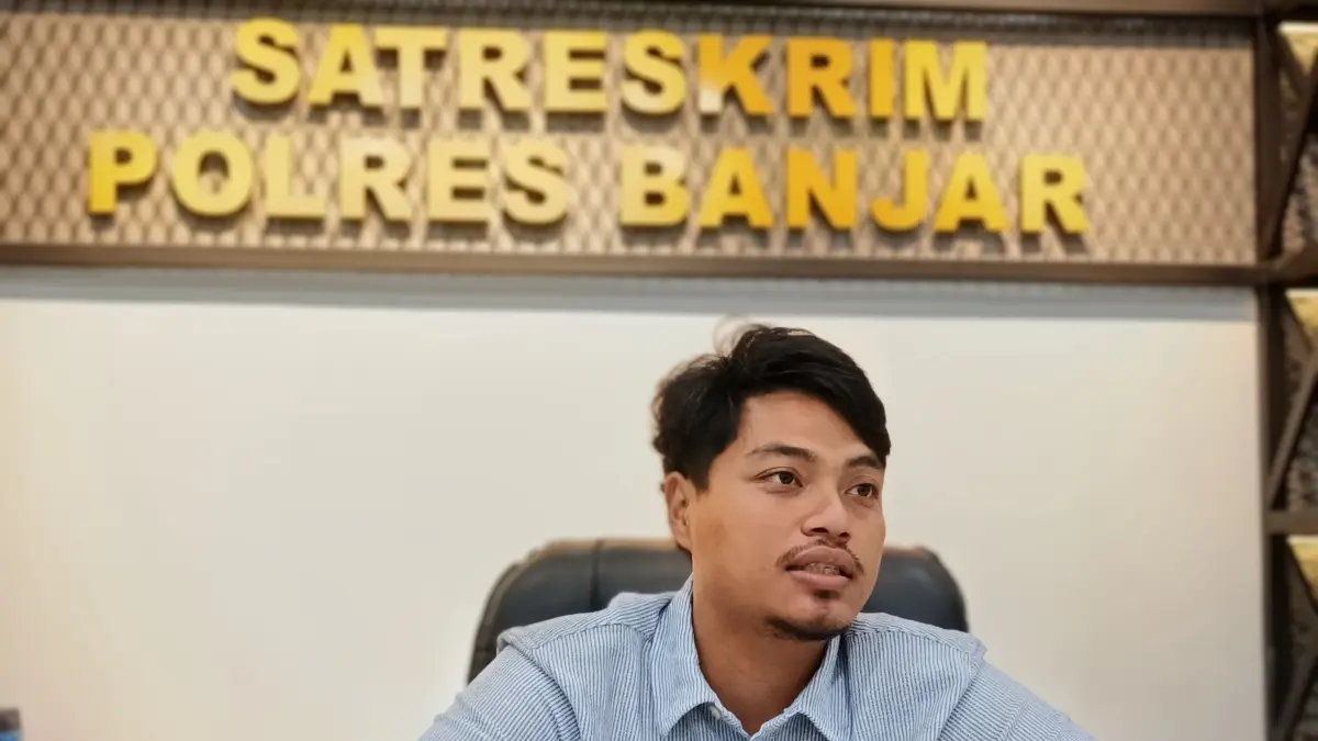 Kasatreskrim Polres Banjar AKP Rifandy Purnayangkara Putra menyampaikan terkait perkembangan penyelidikan kasus tewasnya seorang perempuan di area persawahan Desa Lok Tunggul, Kecamatan Pengaron, Kabupaten Banjar. (FADLAN ZAKIRI/RADAR BANJARMASIN)