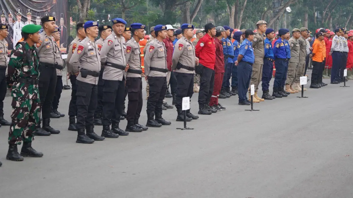 KEWASPADAAN: Personel BPBD Tanah Laut ketika mengikuti Apel Kesiapsiagaan Penanganan Karhutla di Tala.