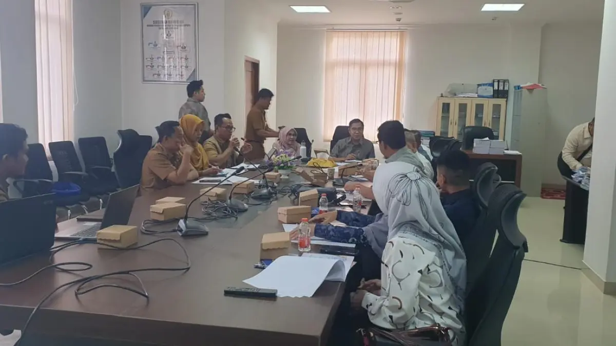Komisi III DPRD Kota Banjarmasin rapat dengar pendapat bersama Diskominfotik Kota Banjarmasin. DPRD menyoroti progres program pemasangan CCTV yang telah dianggarkan (Endang Syarifuddin/Radar Banjarmasin)