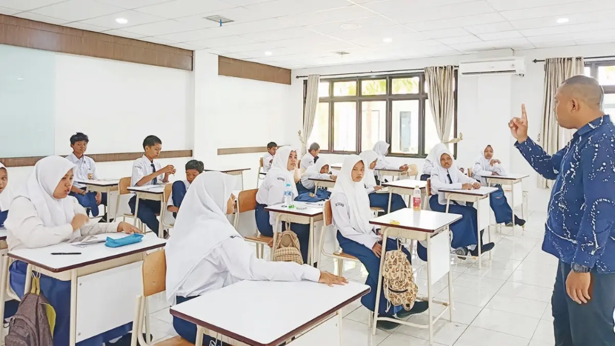 SEKOLAH RAKYAT: Suasana kelas di SRT 9 Banjarbaru.&nbsp;
(Foto: Sheilla/radar Banjarmasin)