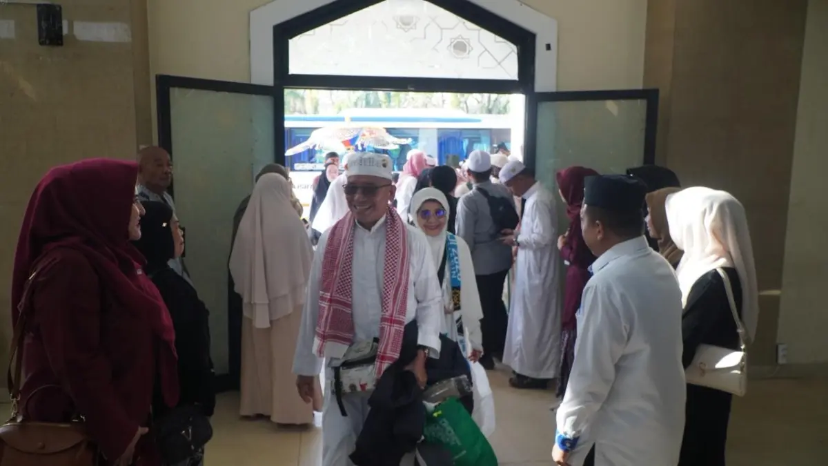 DISAMBUT: Kedatangan jemaah haji reguler kloter 1 Banjarmasin di Masjid Sabilal Muhtadin Banjarmasin.(Pemko Banjarmasin)