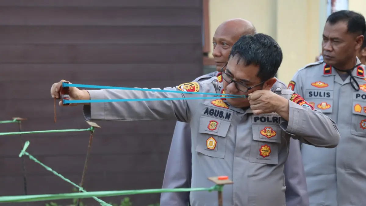 PARTISIPASI: Kapolres HSU, AKBP Agus Nuryanto buka lomba ketapel dalam rangka Hari Bhayangkara ke-80 di Lapangan Tembak Polres HSU sejak Jumat (5/6/2026).(Foto: Polres HSU)