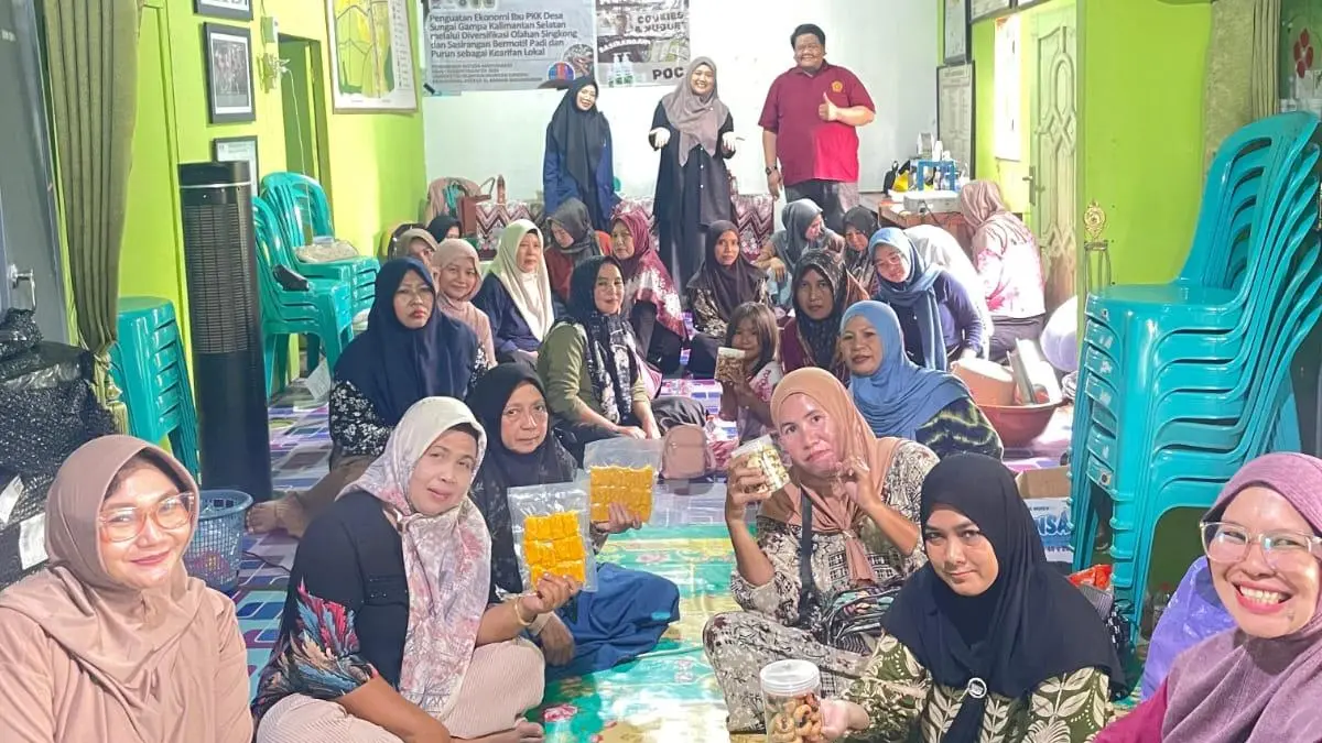 ANTUSIAS: Ibu-Ibu PKK Desa Sungai Gampa senang mendapatkan pelatihan membuat nugget dan cookies berbahan MOCAF dari Tim PKM UNISKA MAB. 