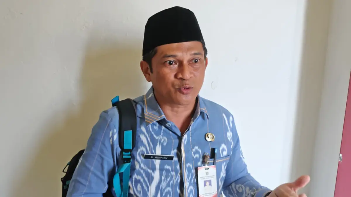 BICARA: Kepala Bidang Perikanan Tangkap Dinas Perikanan Tanah Bumbu, Muhammad Riswan, saat diwawancara oleh media.