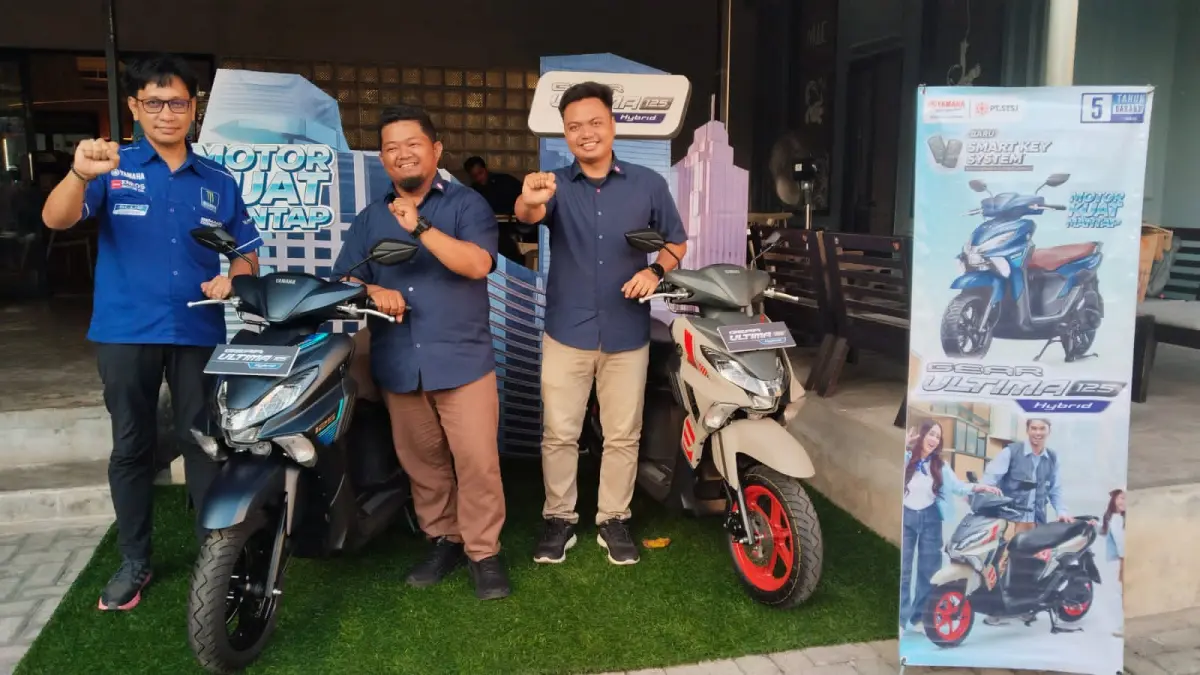 IRIT BBM: PT STSJ Yamaha resmi memperkenalkan Yamaha Gear Ultima Hybrid di Toko Kopi MAE Banjarmasin, Senin (8/6).(Foto: Fauzan Ridhani/Radar Banjarmasin)&nbsp;&nbsp;