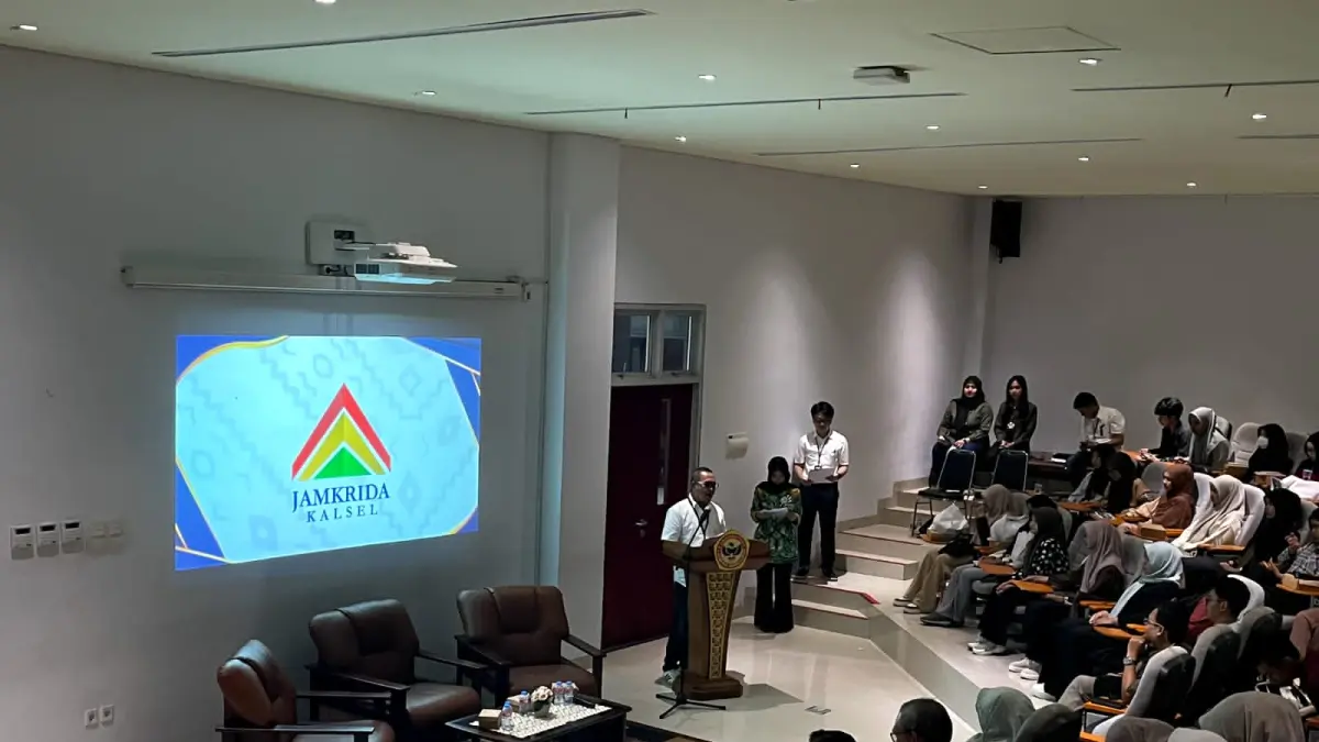 KE KAMPUS: Kegiatan literasi keuangan yang digelar Jamkrida Kalsel dan FEB ULM, belum lama tadi.(Foto: Jamkrida Kalsel)