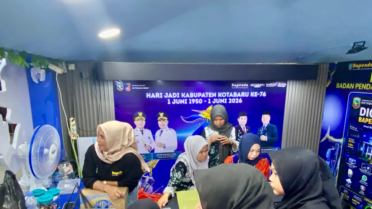 Masyarakat konsultasi langsung di stand Bapenda Kotabaru saat expo, Sabtu (6/6). (Jumain/ Radar Banjarmasin)