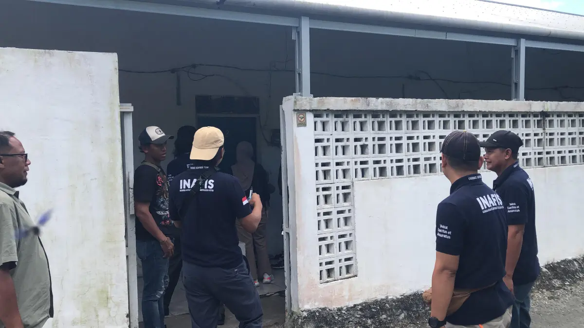OLAH TKP: Pihak kepolisian saat olah TKP di tempat tinggal korban beberapa waktu lalu. (Sheilla/Radar Banjarmasin)