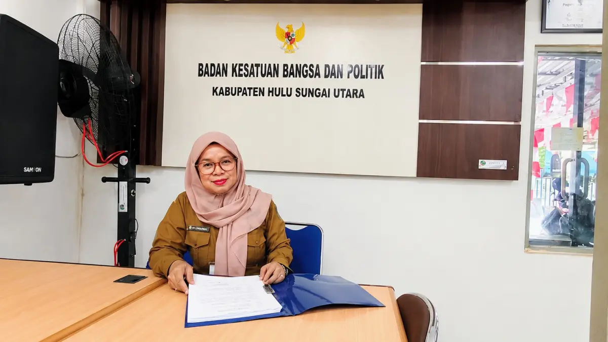 INOVATOR: kaud Ekososbudag dan Wasnas Kesbangpol HSU, Dr Hatmiati M Pd menjelaskan SITARA hadir sebagai inovasi digital yang mengintegrasikan data kerawanan daerah untuk memperkuat deteksi dini, koordinasi lintas sektor, dan pengambilan kebijakan strategis di Kabupaten HSU.(Foto: M Akbar/Radar Banjarmasin)