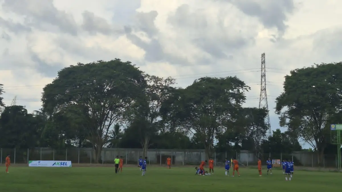 BERKUALITAS: Tim HAF FC (orange) tampil dominan kala meladeni perlawanan BDFC Istiqamah di Stadion Murakata, Selasa (9/6/2026). (Foto: Jamaluddin/Radar Banjarmasin)