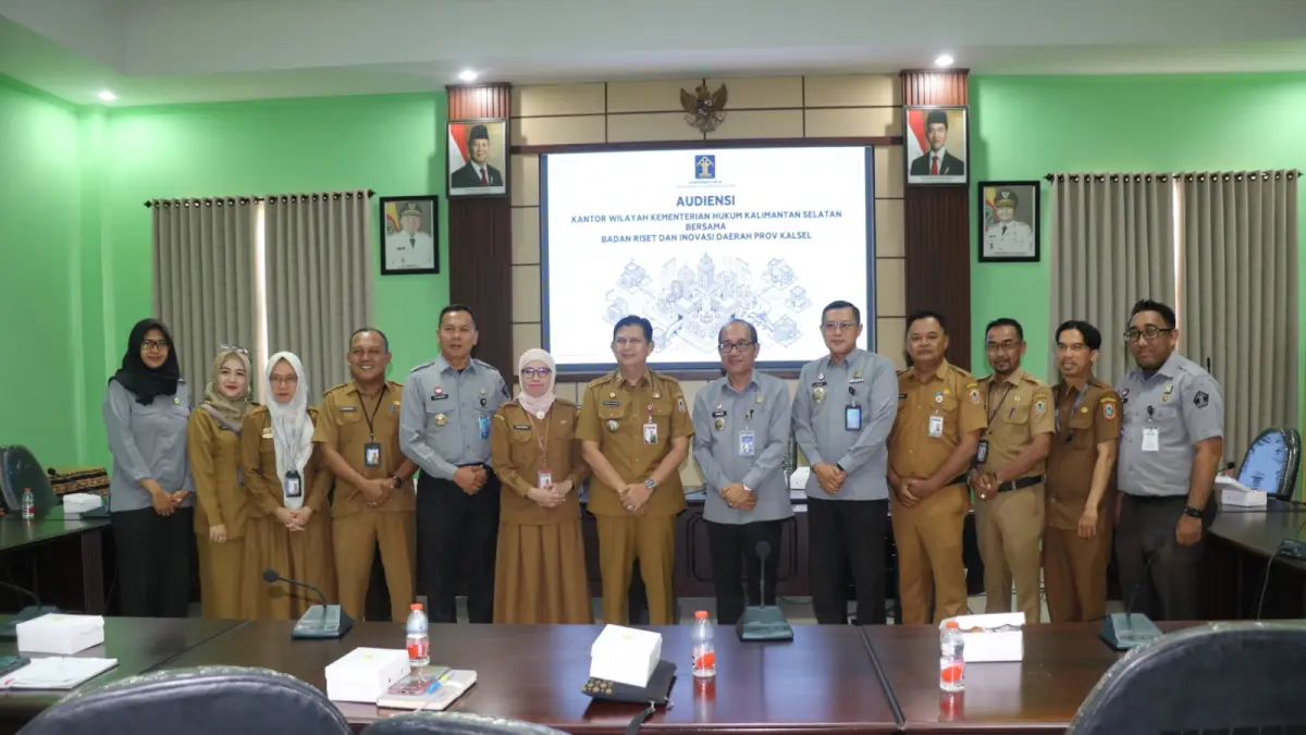 DOKUMENTASI: Jajaran BRIDA Kalsel dan Kanwil Kemenkum Kalsel berfoto bersama usai audiensi.