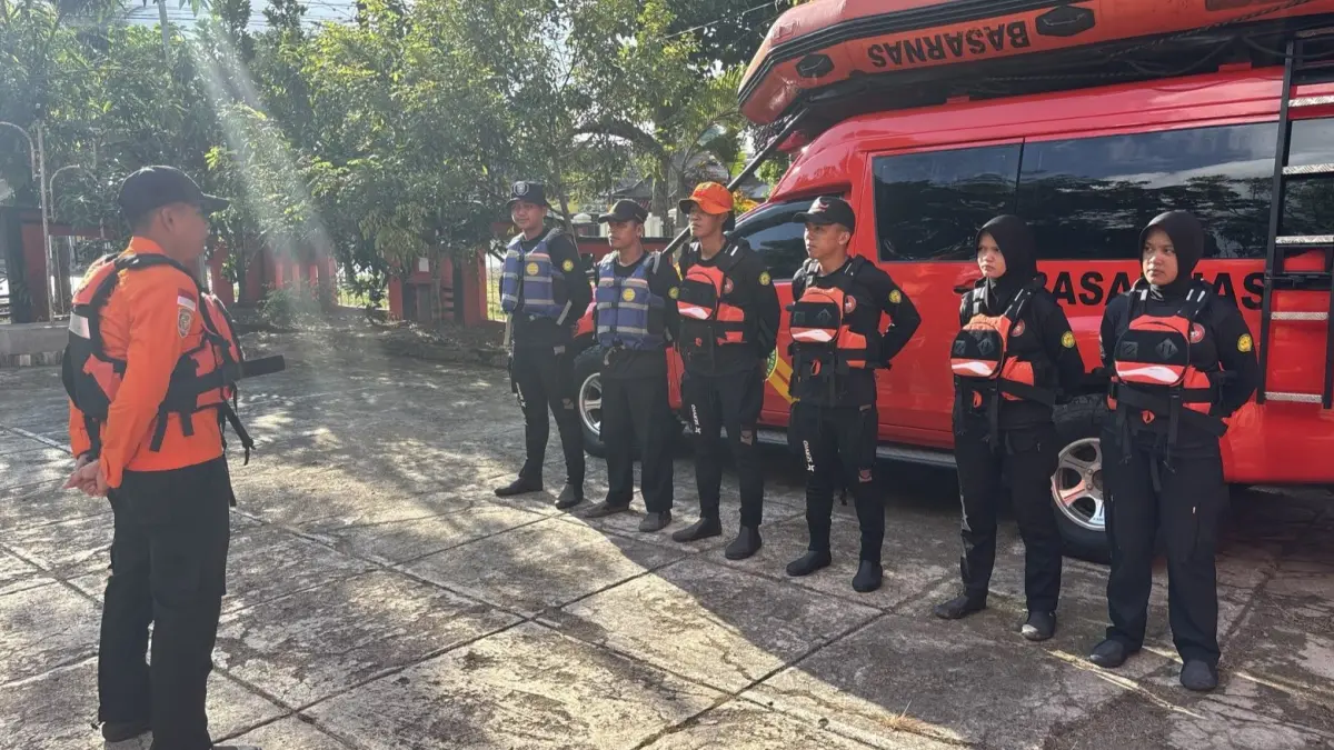 OPERASI SAR: Tim SAR gabungan bersiap melakukan pencarian terhadap Nurhasanah, warga Desa Rantau Nangka, Kecamatan Sungai Pinang, Kabupaten Banjar, yang diduga tenggelam saat mencari rebung di pinggiran sungai. (BASARNAS BANJARMASIN)
