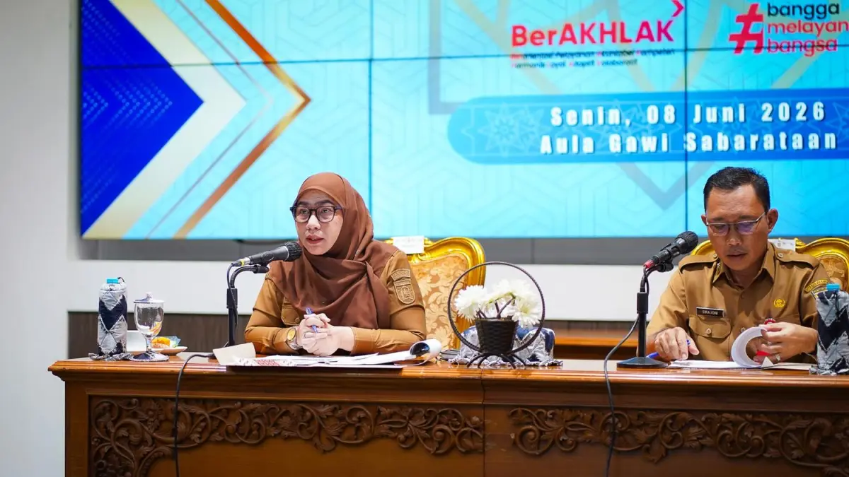 BERI ARAHAN; Wali Kota Banjarbaru, hj Erna Lisa Halaby menginstruksikan jajarannya(Foto: MC Banjarbaru)