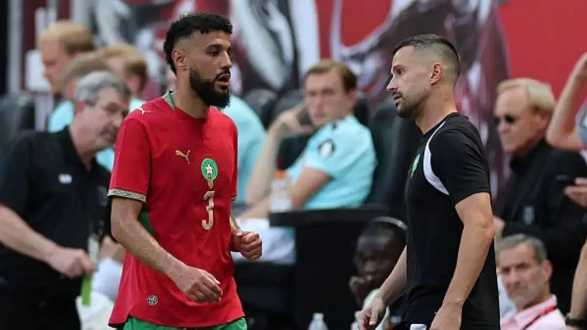 CEDERA: Noussair Mazraoui cedera saat hadapi Norwegia.&nbsp;
(@NextGen_Morocco/X).